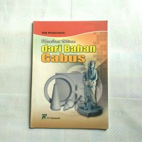 Image of Membuat ukiran dari bahan gabus